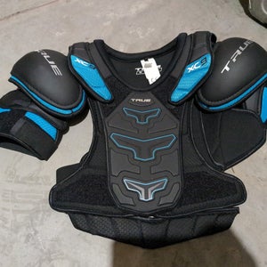 TRUE XCORE XC9 HOCKEY SHOULDER PADS - SENIOR Medium