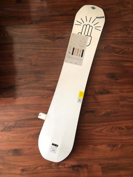 New 2022 Women's 148cm Bataleon Storm Snowboard Without