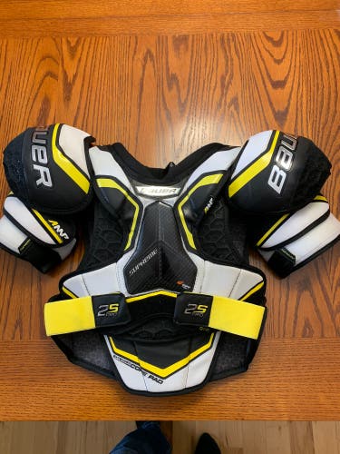 Used Small Bauer Supreme 2S Pro Shoulder Pads