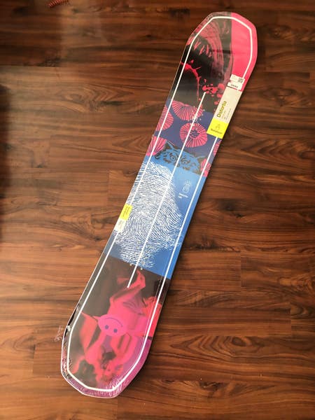 New 2022 Women's 146cm Bataleon Distoria Snowboard Without
