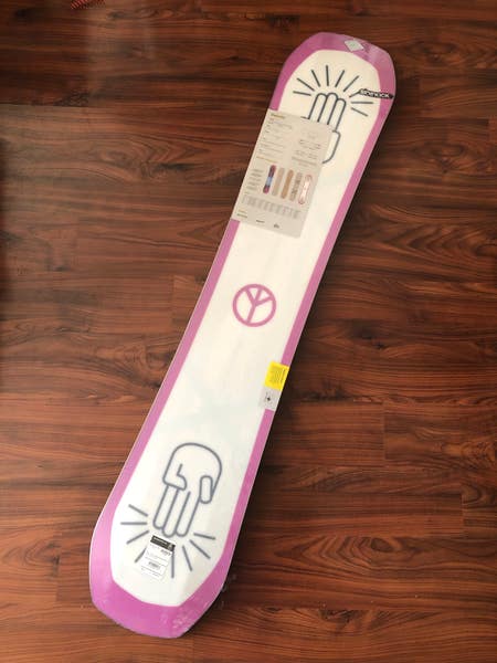 New 2022 Women's 146cm Bataleon Distoria Snowboard Without