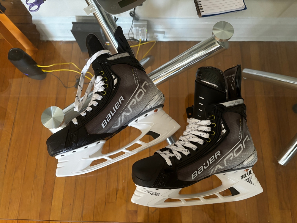 Bauer Vapor HYPERLITE Ice Hockey Skates *FREE SHIPPING*