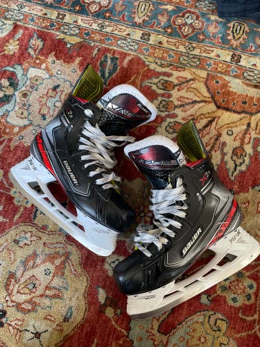 BARELY USED Senior Bauer Vapor X2.9 Size 7 Hockey Skates Regular Width