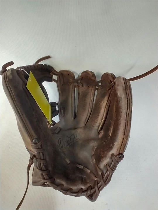 Used Wilson A800 11 1 2" Fielders Gloves
