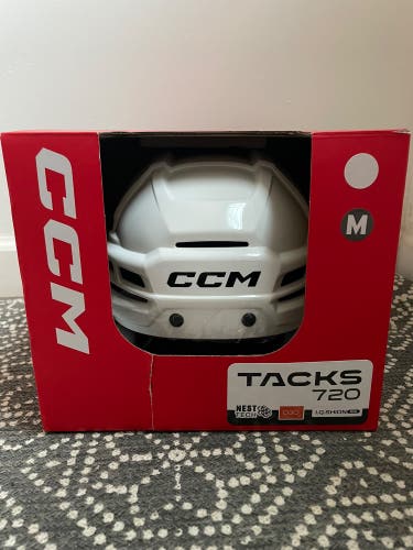 New Medium CCM  tacks 720 Helmet