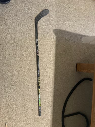 Senior Right Handed P28  AS-VI PRO Hockey Stick (never Used)