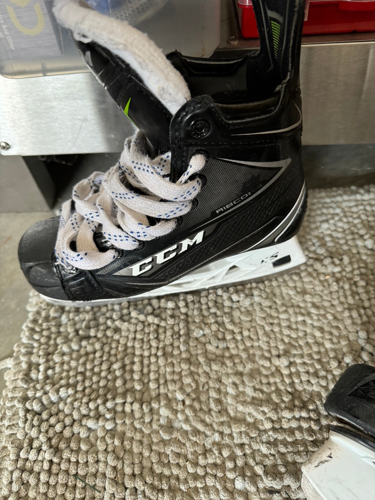 Junior CCM Regular Width  Size 4 RibCor 78K Hockey Skates