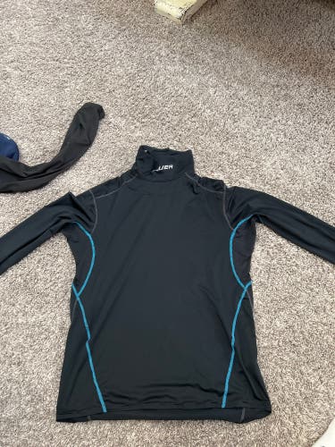 Senior SMALL Bauer Neck Guard Shirt