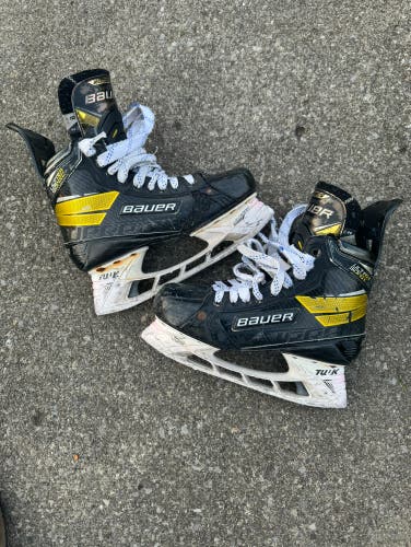 Senior Bauer ultra sonic skates Size 8 Fit 2