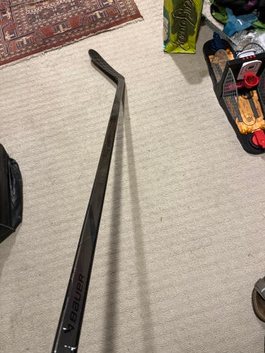Senior Left Hand P28M Pro Stock Vapor Hyperlite 2 Hockey Stick