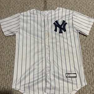 Used Youth Medium Nike New York Yankees Aaron Judge Jersey