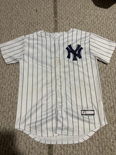 Used Youth Medium Nike New York Yankees Aaron Judge Jersey
