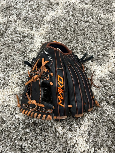 Used Infield 11.5" Mako Baseball Glove