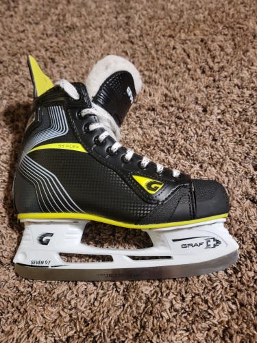 Used Intermediate Graf Supra G3035 Hockey Skates Regular Width Size 4