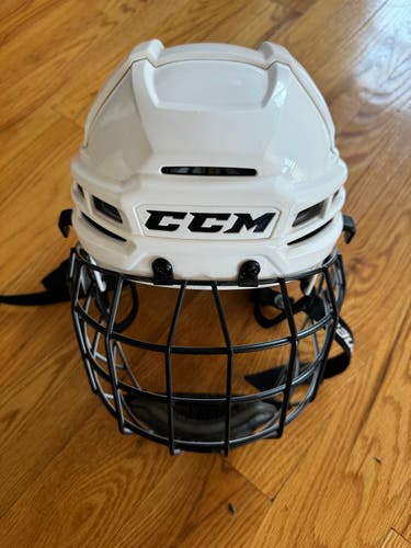 Used Medium CCM Tacks 910 Helmet w/Bauer Oreo Cage
