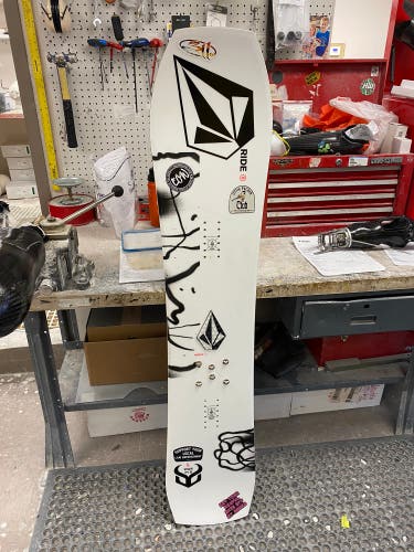 Men's  Ride Without Bindings Medium Flex Directional WarPig Snowboard