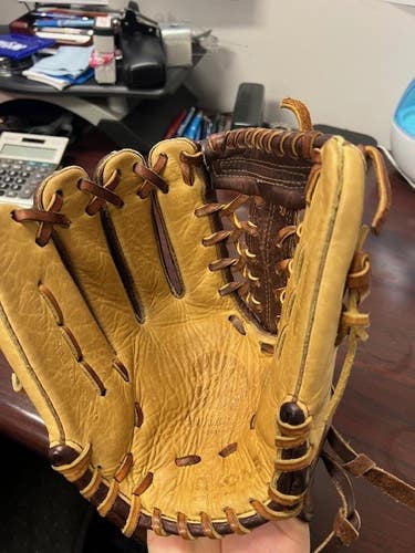 Used 2023 Left Hand Throw Nokona Infield Alpha Baseball Glove 11.25"