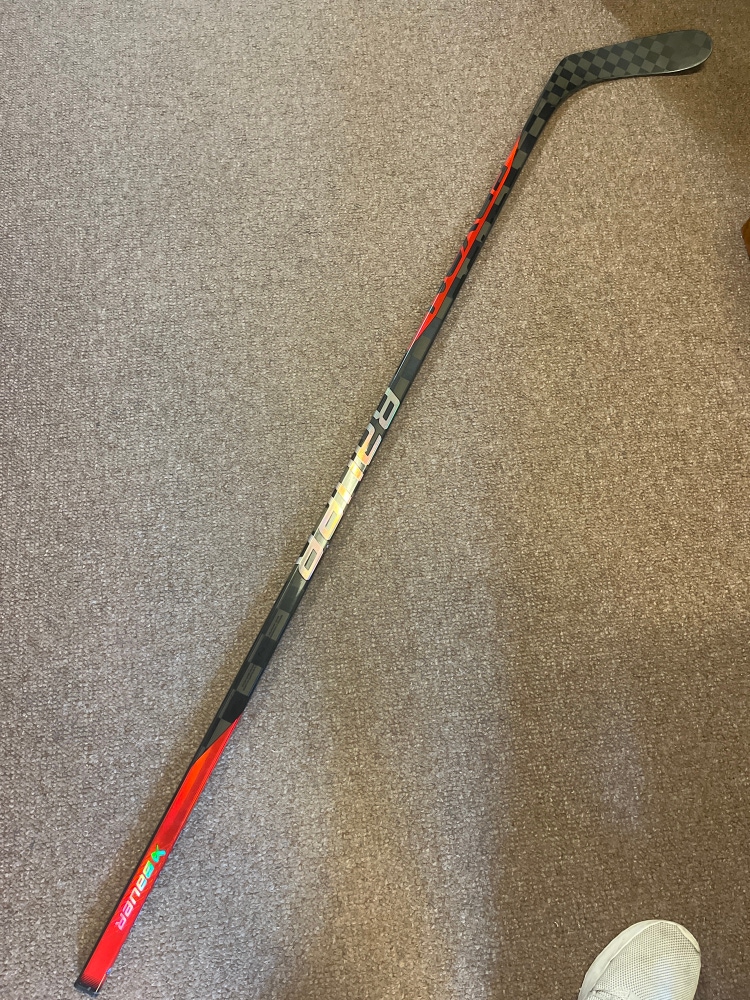 Senior Right Handed P28 Pro Stock Nexus Sync Hockey Stick