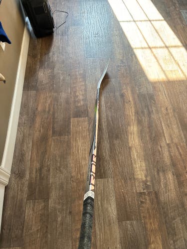 Senior Right Handed P88 Vapor Hyperlite 2 Hockey Stick