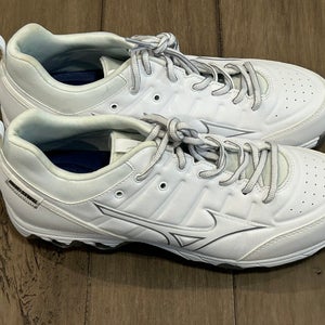 Size 11 Women's Mizuno 9-Spike Swift 7 Softball Metal Cleats- White