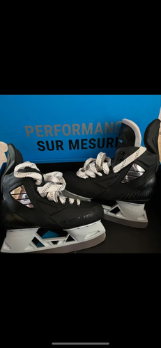New True Hockey Skates Regular Width Size 6