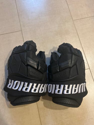 Warrior QRE 10 hockey gloves