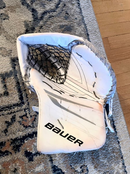 *LIKE NEW* Hyperlite 2 Goalie Glove Senior