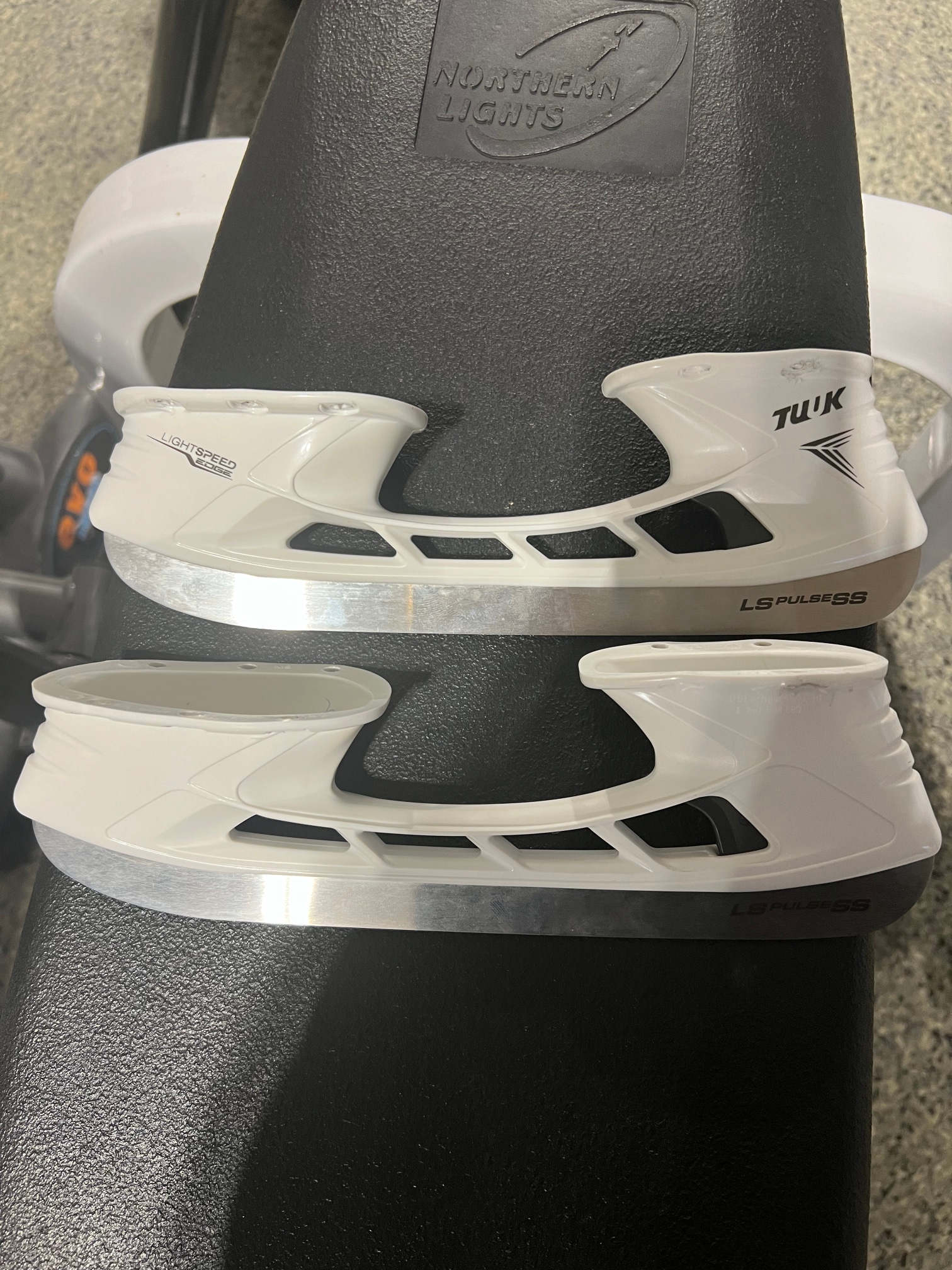 New Bauer Tuuk lightspeed edge 230 mm with 2 sets of steel