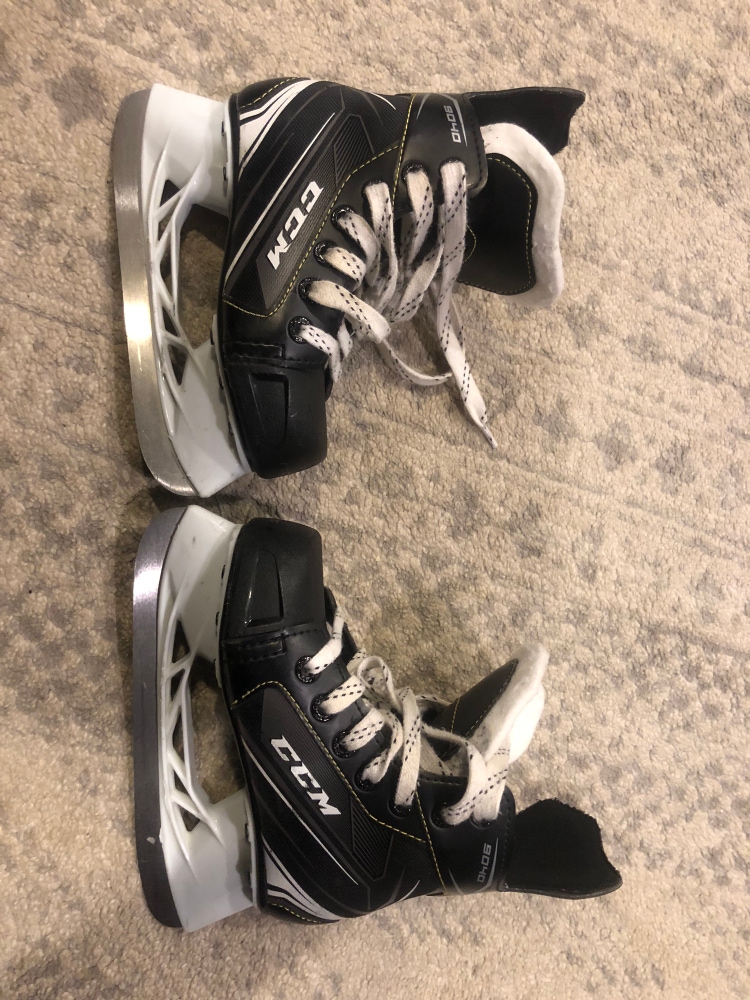 Youth Used CCM Tacks 9040 Hockey Skates Regular Width Size 12
