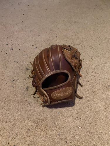 Used Right Hand Throw 11.5" A2000 Baseball Glove