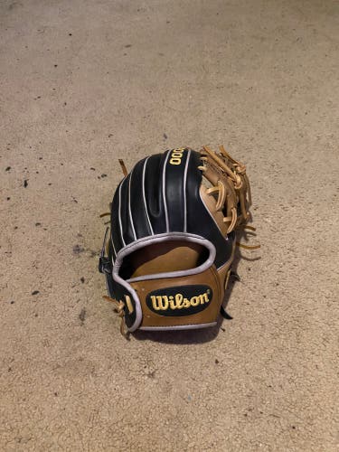 Used Right Hand Throw 11.5" A2000 Baseball Glove