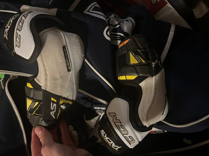 Ccm super tacks as1 elbow pads size large