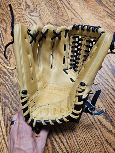 Used Wilson Left Hand Throw Pitcher's A2000 Baseball Glove 11.75"