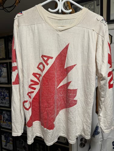 VINTAGE AND VERY RARE 1976 TEAM CANADA ORIGINAL HOCKEY JERSEY WITH SHOULDER PATCH