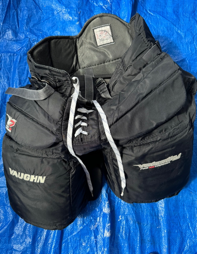 Used Medium Vaughn Velocity V7 Carbon Pro Hockey Goalie Pants