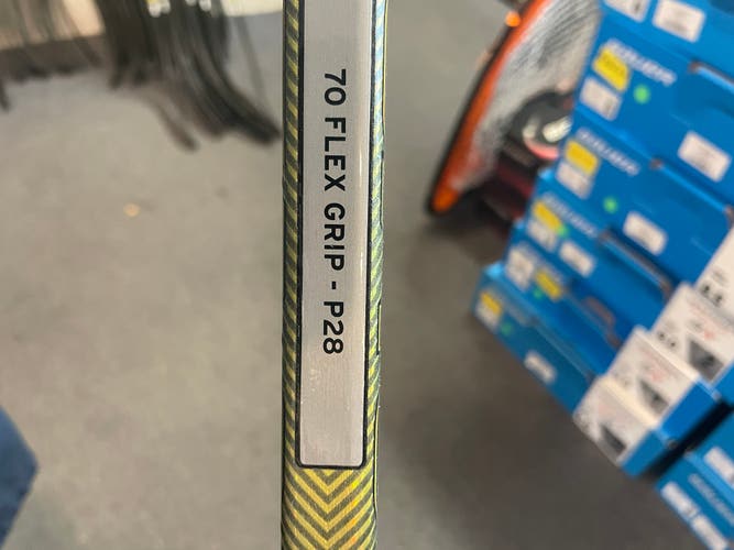 New Senior Right Handed P28 Super Tacks AS-V Pro Hockey Stick Uncut 65.5"