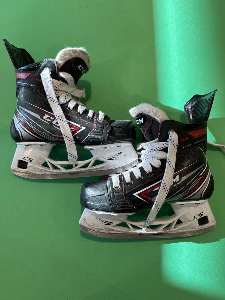 Used Junior CCM JetSpeed XTra Pro Hockey Skates (Size 2.5 D&R)