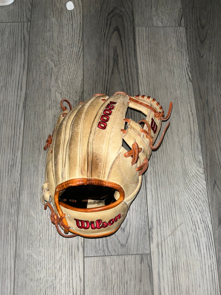 Used Right Hand Throw 11.75" A2000 Baseball Glove