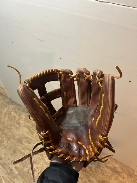 2022 Infield 11.75" A2000 Baseball Glove