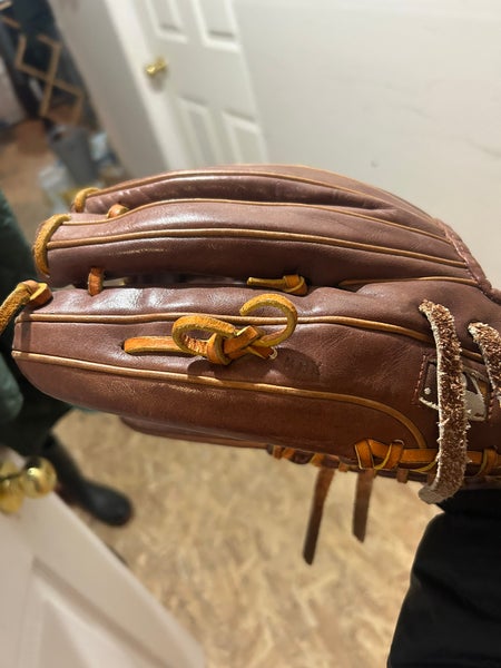 2022 Infield 11.75" A2000 Baseball Glove