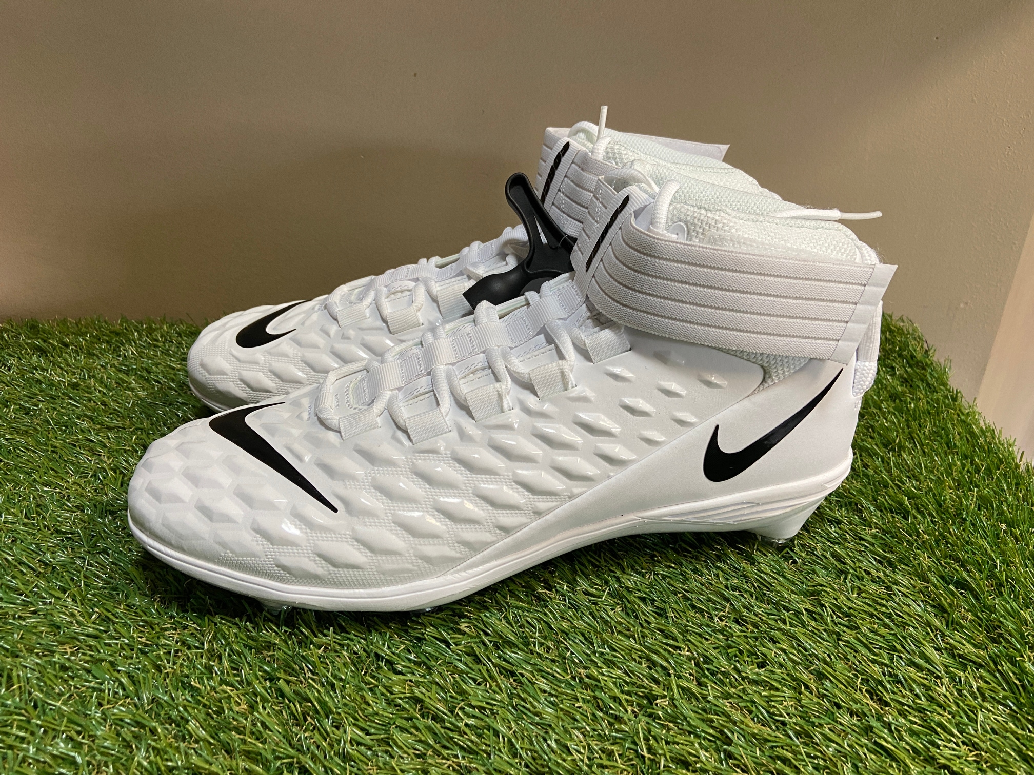 Nike Force Savage Pro 2 Detachable Football Cleats Men 12.5 White BV3981-100 NEW