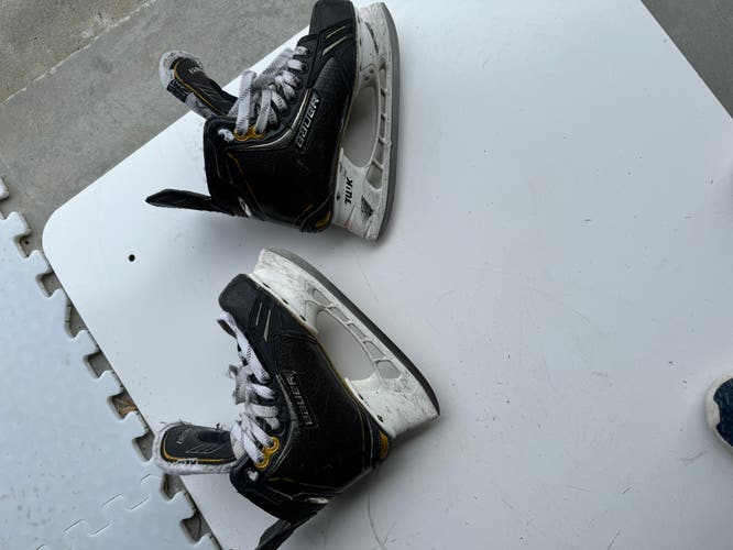 Junior Bauer Size 5 Supreme 2S Pro Hockey Skates