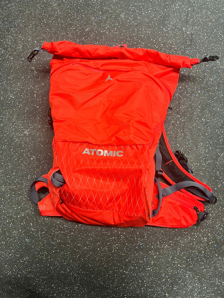 Brand New Atomic backland 22 bag