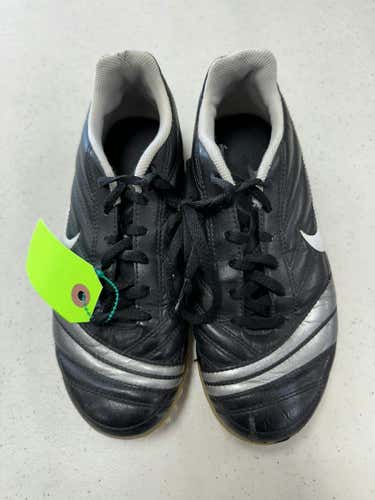 Used Nike Junior 04.5 Cleat Soccer Indoor Cleats