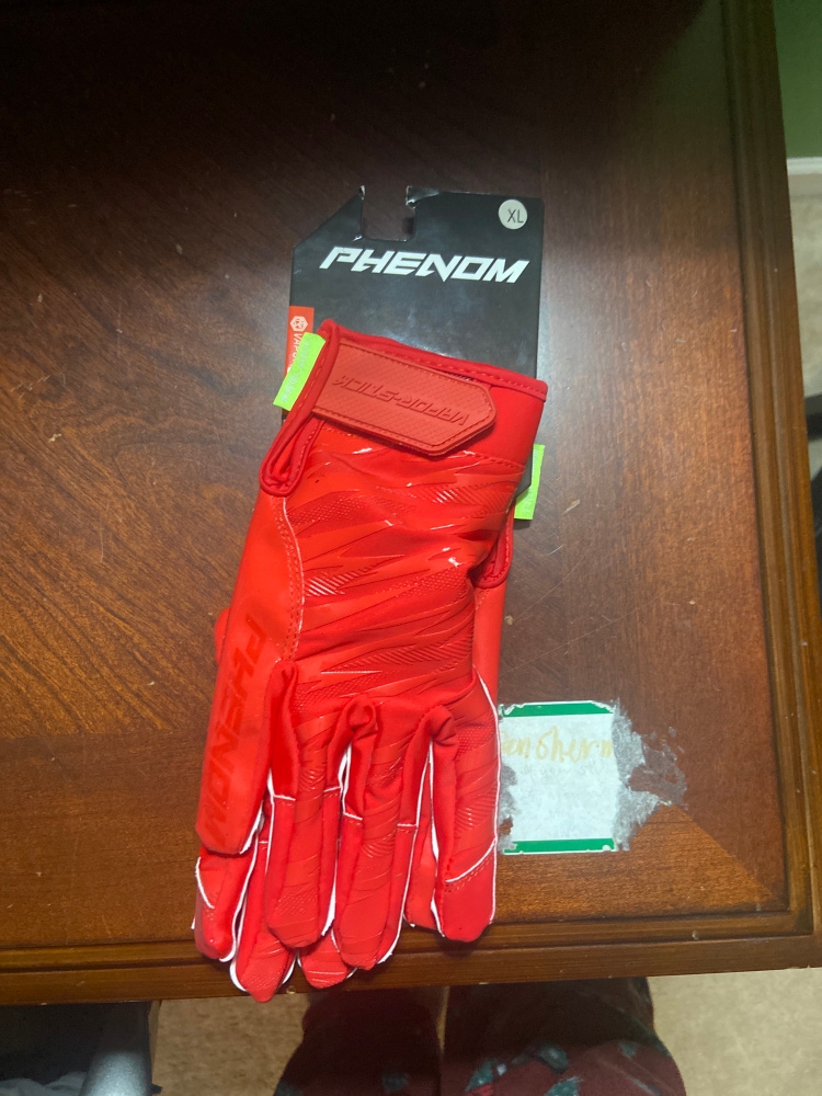 Phenom XL WR and DB gloves with vapor stick