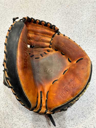 Used Wilson A2000 Catcher’s Mitt 32.5" Pudge Model