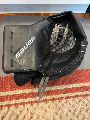 Used Black Sr Bauer Mach Glove (Regular)