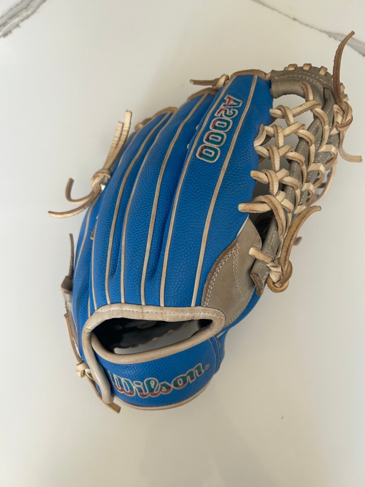 2023 Wilson A2000 Baseball Glove