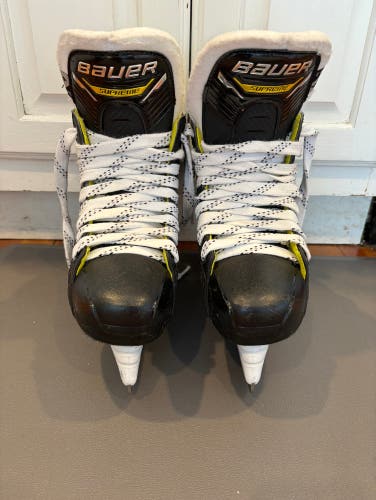 Intermediate Bauer Supreme M4 Hockey Skates (Size 6 Fit 3)