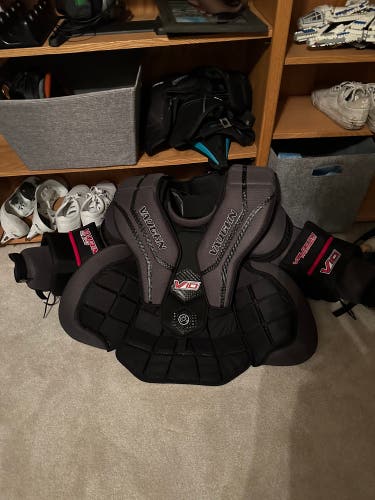 Large Vaughn V10 Pro Carbon Goalie Chest Protector